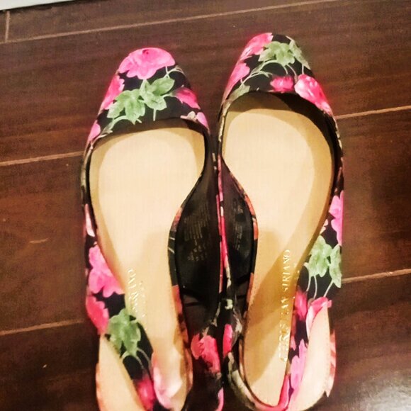 Sandals Flats - Picture 2 of 3